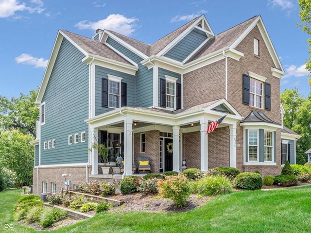 view of front of home featuring a front yard