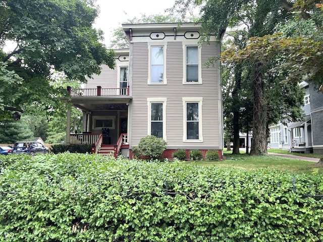 view of italianate home