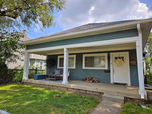 view of front facade with a front lawn and covered porch