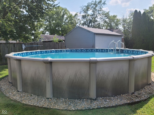 view of swimming pool