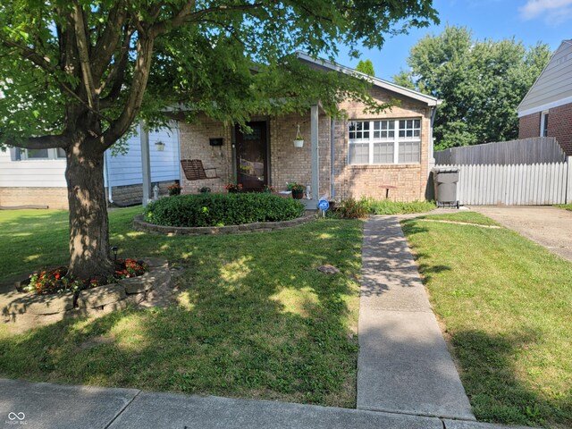 view of front of property with a front lawn