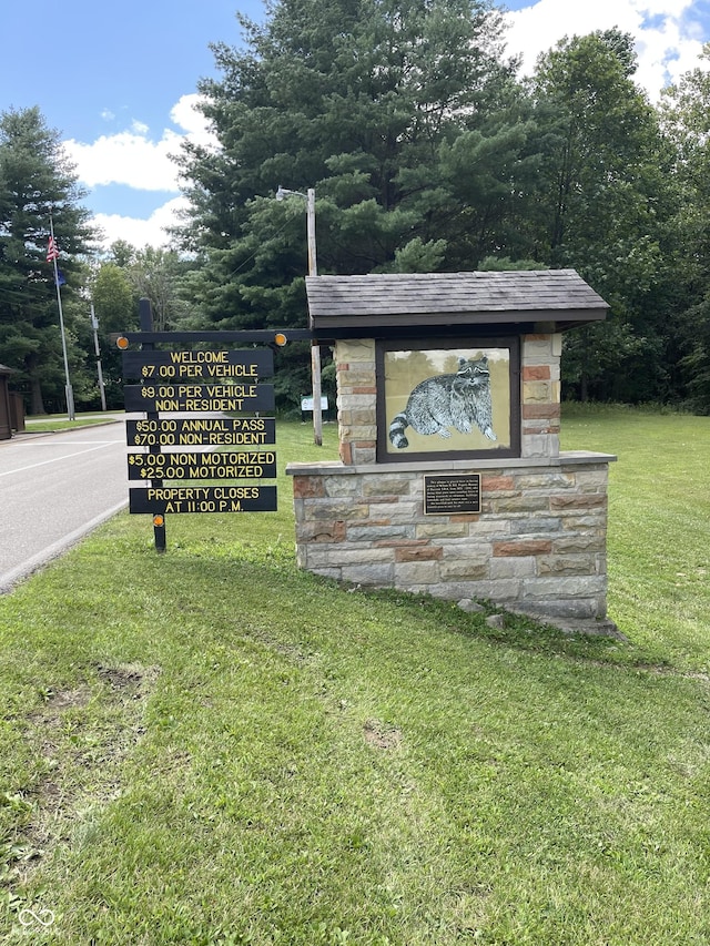 community / neighborhood sign with a yard