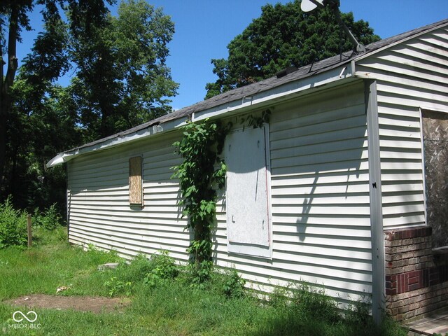 view of side of property