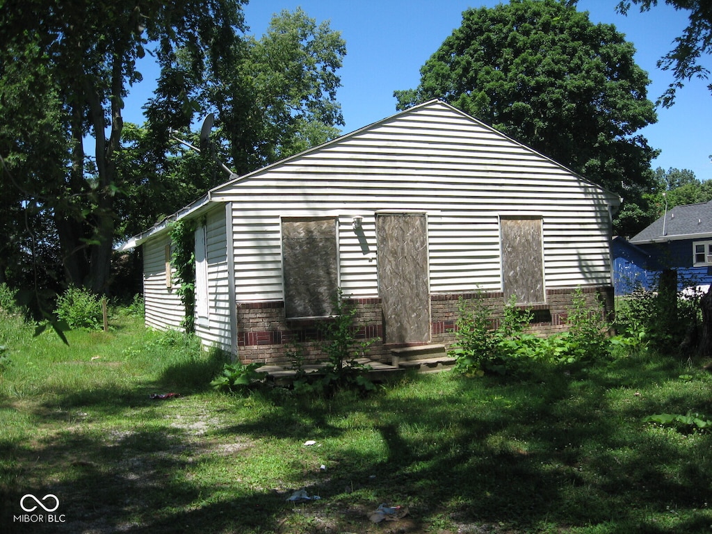 view of side of property with a yard