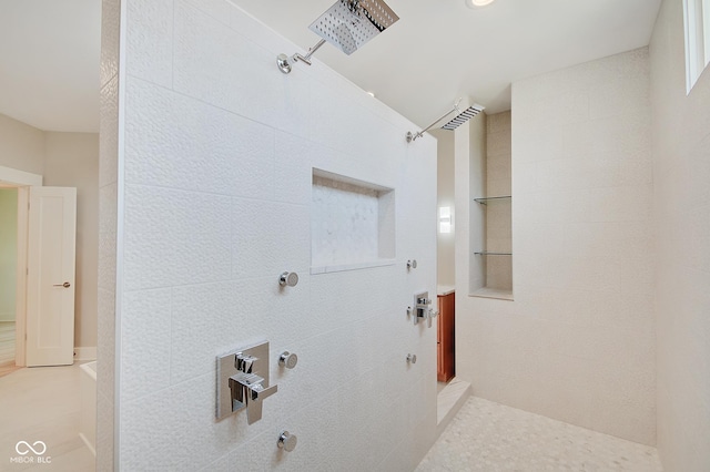 bathroom featuring a tile shower