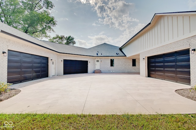 view of front of home featuring a garage