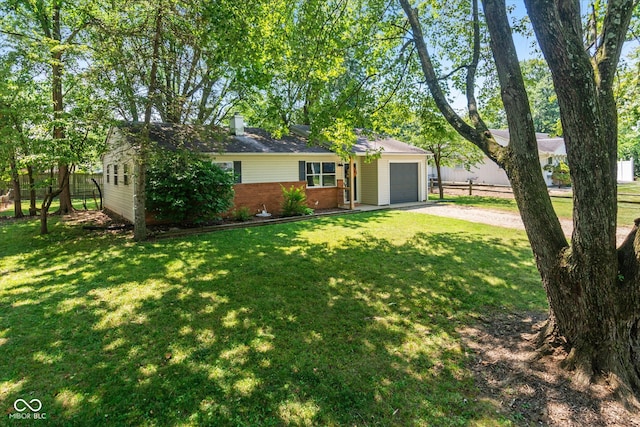 view of front of home featuring a front yard and a garage