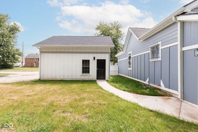 exterior space featuring a lawn