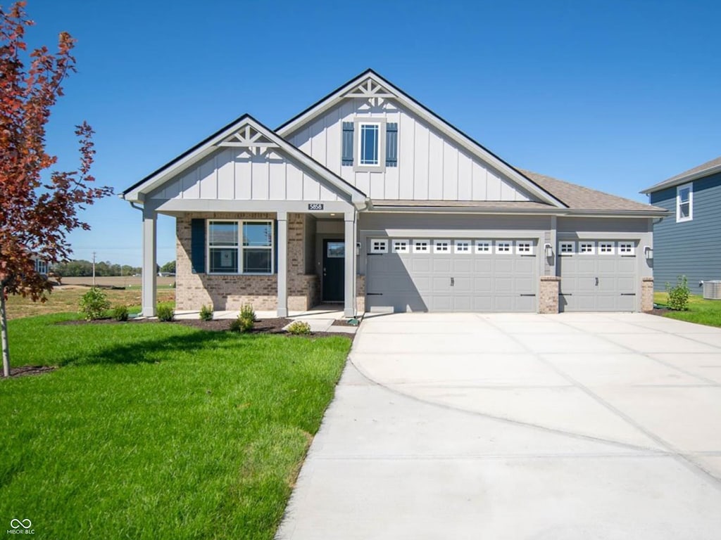 craftsman-style home featuring a front yard