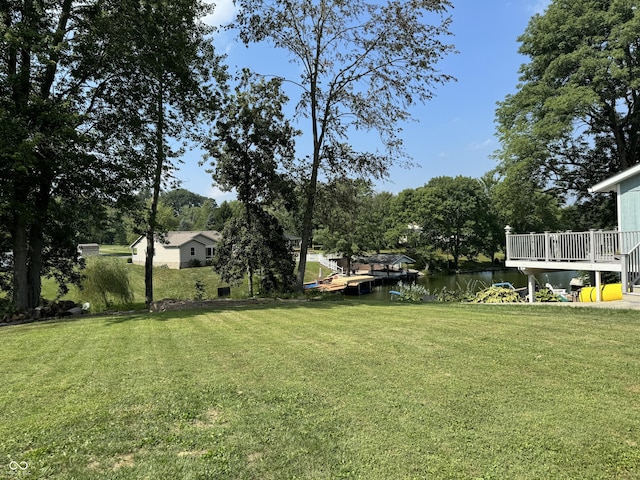 view of yard featuring a water view