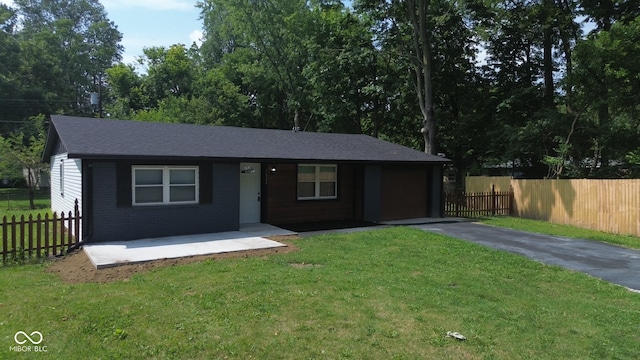 ranch-style house with a front yard