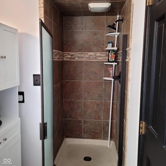 bathroom with a tile shower