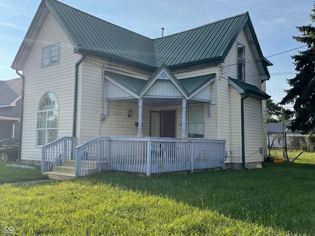 view of front of home with a porch and a front yard