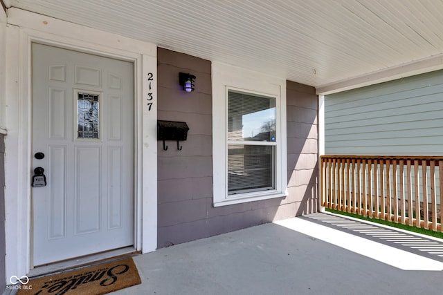 property entrance featuring a porch