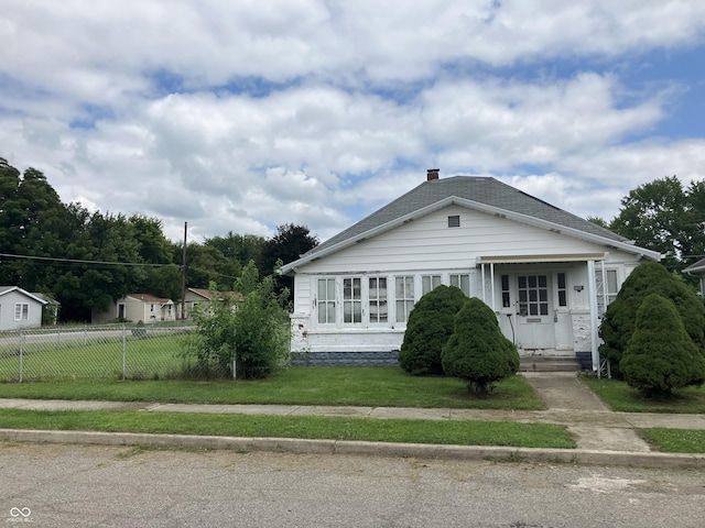 view of front of property with a front yard