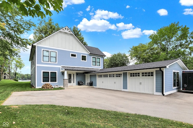 view of front of property featuring a front yard