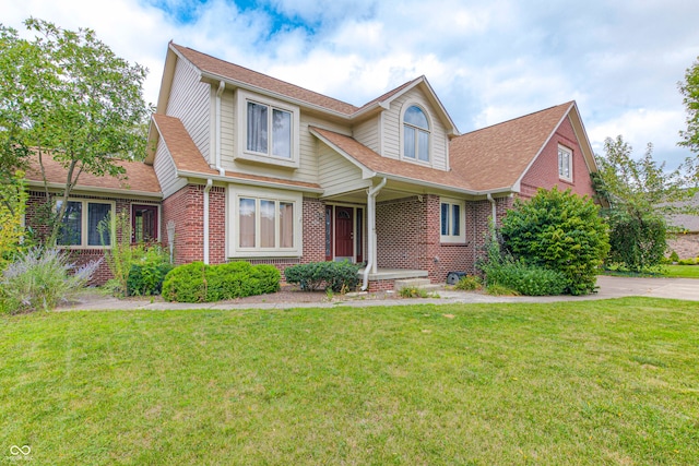 view of front facade with a front yard