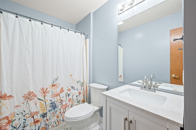 bathroom with toilet, a shower with curtain, and vanity