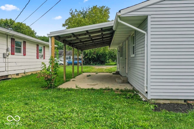 view of yard with a carport