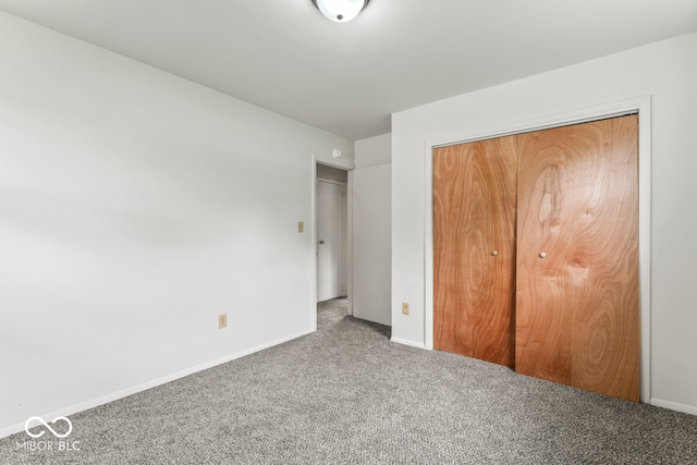 unfurnished bedroom with carpet flooring and a closet