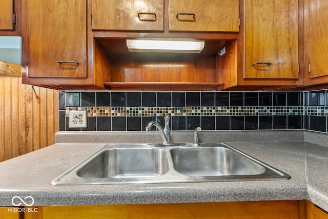 kitchen with backsplash and sink