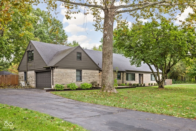 view of front of property featuring a front lawn and a garage