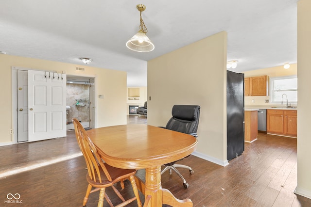 dining area featuring dark wood finished floors, visible vents, and baseboards