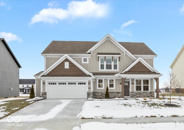 craftsman house featuring a garage