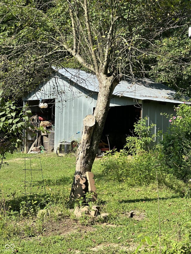 view of outbuilding