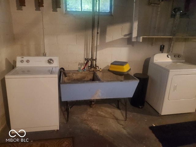 washroom featuring sink and washing machine and clothes dryer