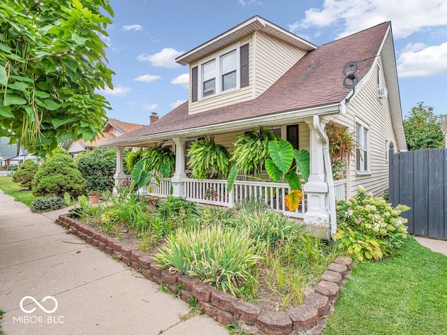 view of front of property featuring covered porch