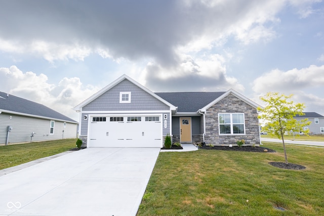 craftsman house featuring a garage and a front lawn