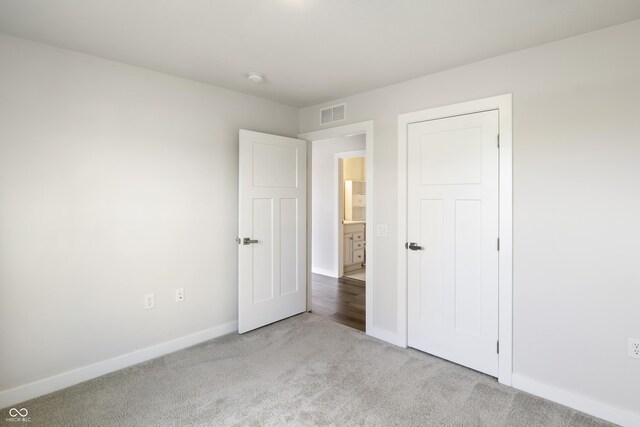 unfurnished bedroom featuring carpet floors