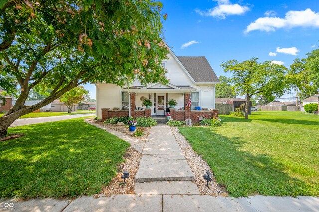 view of front of property featuring a front lawn and covered porch