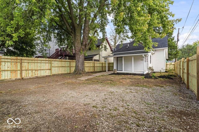 1046 Dawson St, Indianapolis, IN 46203 - view of yard featuring a fenced backyard