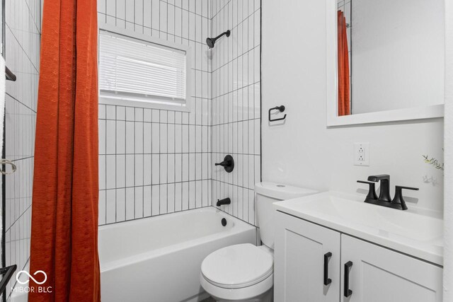 1046 Dawson St, Indianapolis, IN 46203 - full bath featuring toilet, vanity, and bathing tub / shower combination