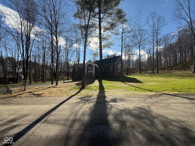 view of front of property with a front yard