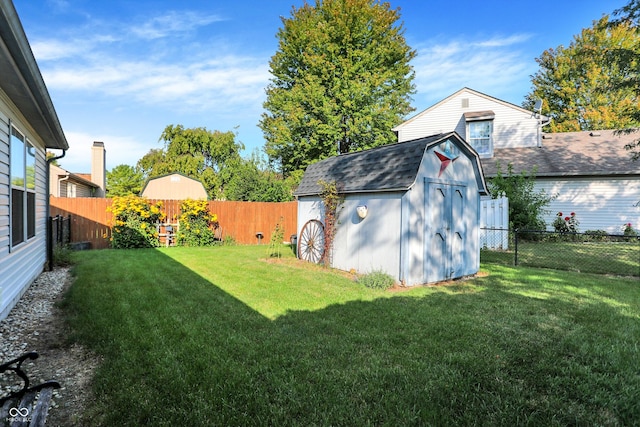 view of yard with a storage unit