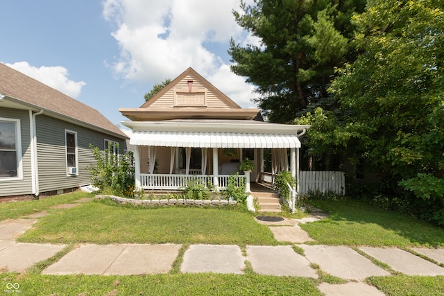 view of front of property featuring covered porch and a front lawn