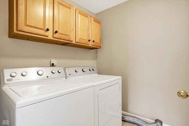 laundry room with cabinets and independent washer and dryer