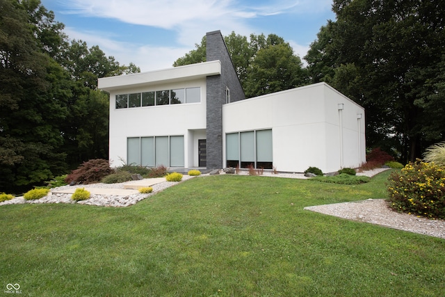 view of front of house with a front yard