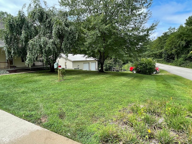 view of yard with a garage