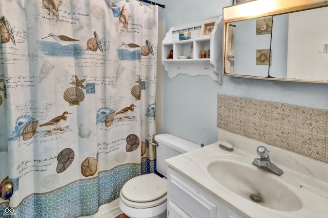 full bathroom with a shower with curtain, vanity, and toilet