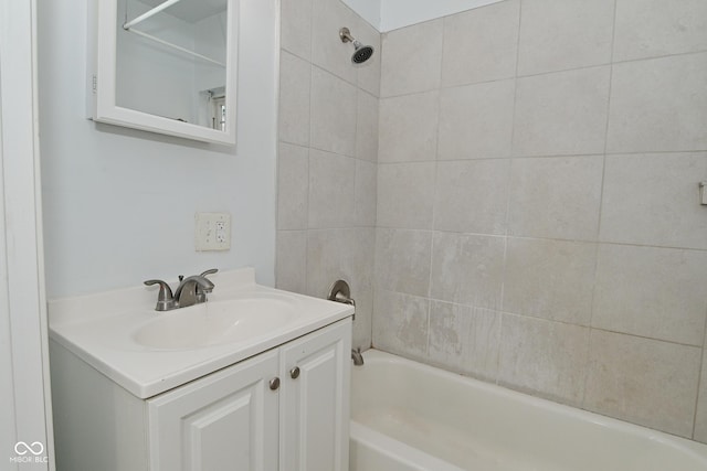 bathroom with vanity and tiled shower / bath