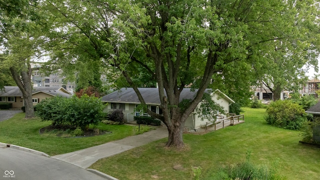 view of front facade with a front lawn