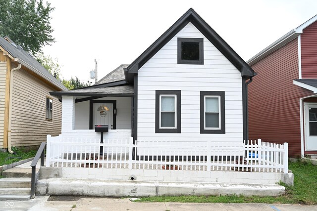 view of front of property featuring a porch