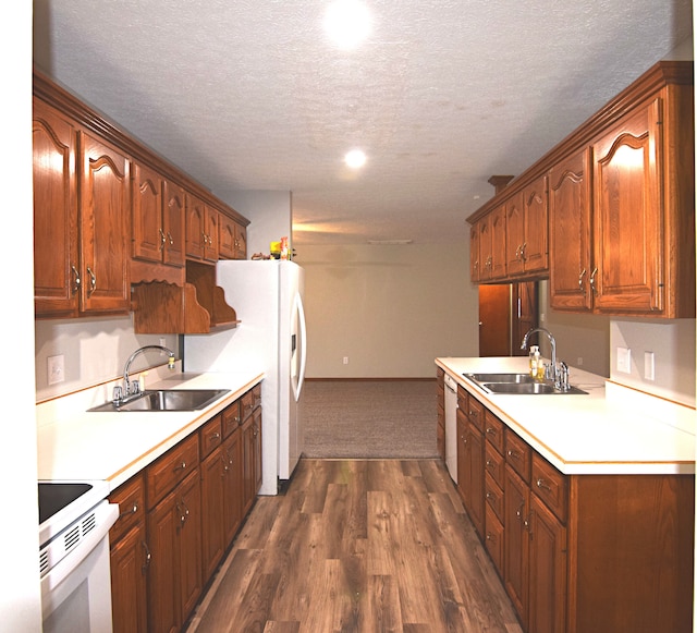 kitchen with range, a textured ceiling, dark hardwood / wood-style floors, and sink