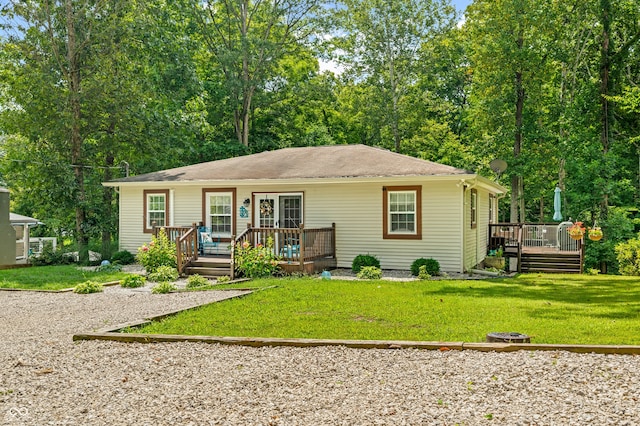 view of front of house featuring a wooden deck and a front lawn