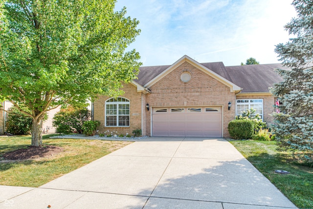 view of front of house featuring a garage and a front yard