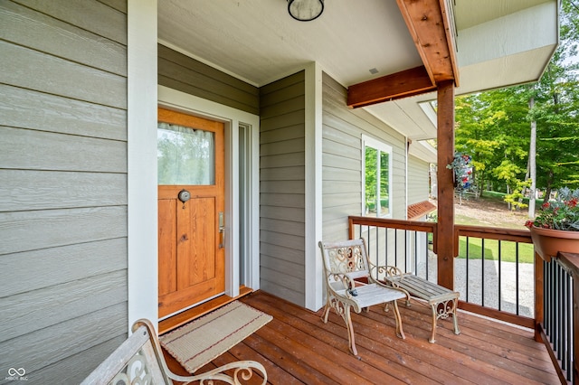 property entrance featuring a porch